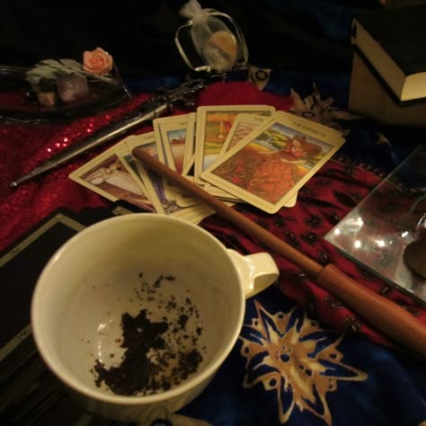 Witch Core, Reading Tarot, Animal Guides, Season Of The Witch, Fortune Telling, Practical Magic, Witch Aesthetic, Psychic Reading, Witchy Vibes