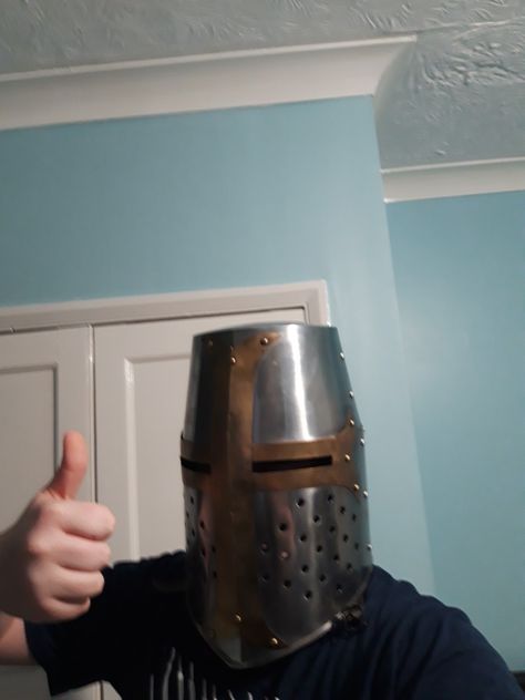 Crusader Pfp, Knight Core, Knight Pfp, Black Singers, Crusader Helmet, English Knights, Knight Of Cups, Medieval Armor, Silly Pictures