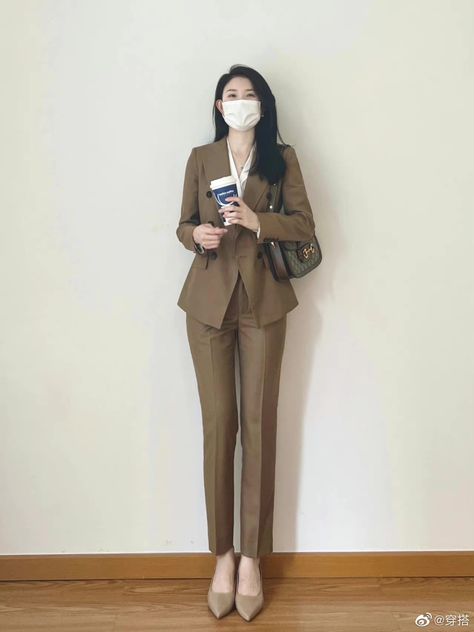 Executive Casual Women Work Outfits, Korean Buissnes Women Outfit, Formal Meeting Outfit, Outfit Guru, Outfit Kantor, Korean Fashion Work, Smart Casual Women Outfits, Meeting Outfit, Work Outfits Women Office