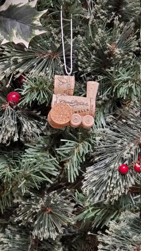 Train Ornament Train Gift for Men Train Christmas Ornament - Etsy Train Christmas Ornaments Diy, Christmas Cork Ornaments, Cork Creations, Wine Cork Jewelry, Wine Cork Crafts Christmas, Recycled Christmas Decorations, Train Crafts, Cork Crafts Christmas, Train Christmas