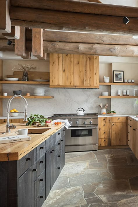 kitchen Mountain Kitchen Ideas, Cabin Interiors Kitchen, Modern Cabin Kitchen, Cozy Cabin Kitchen, Mountain House Kitchen, Log Cabin Kitchen, Log Home Kitchen, Lodge Kitchen, Log Home Kitchens