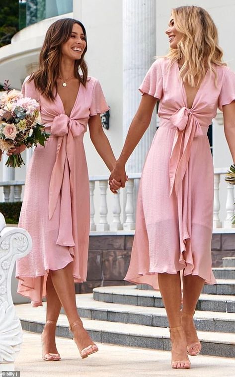 Starry Night Dress, Gorgeous Bridesmaid Dresses, Bridesmaid Dressing Gowns, Pink Bridesmaid Dresses, Bridesmaid Dresses Online, High Low Skirt, Bridesmaid Gown, Butterfly Sleeves, Flowy Skirt