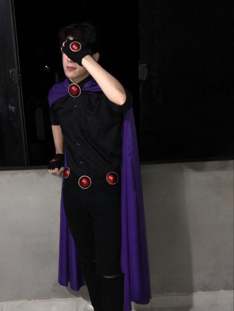 Costume boy, costume idea, boy costume idea, halloween costume, halloween2022 , disfraz para chico, idea de disfraz, disfraz para hombre, raven cosplay, jóvenes titanes disfraz Mens Cosplay Costumes, Male Costumes Ideas, Raven Outfit Ideas, Men’s Cosplay, Halloween Costumes Men 2023, Ravena Costume, Halloween Costume Men Aesthetic, Men Costume Ideas Halloween, Halloween Costumes Men Ideas