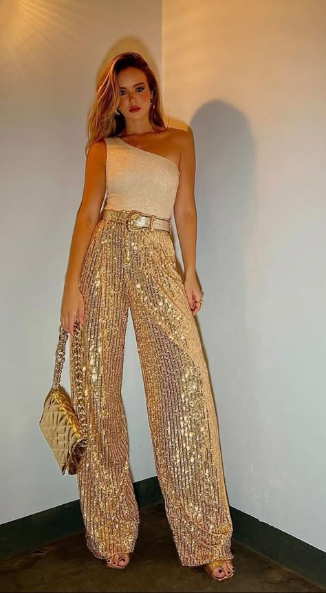 Sequins Pants Outfit, Gold Sequin Pants, Outfit Navidad, Outfit Fiesta, Party Make-up, Look Boho Chic, Party Outfits Night, Fiesta Outfit, Gold Outfit