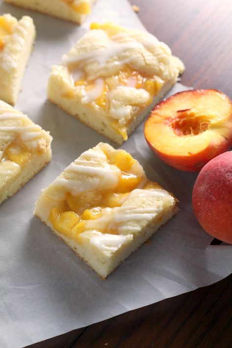 Fresh Peach Pie Bars Peach Bars, Peach Pie Bars, Cookout Desserts, Oil Pie Crust, Blueberry Pie Bars, Fresh Peach Recipes, Raspberry No Bake Cheesecake, Fresh Peach Pie, Cherry Pie Bars