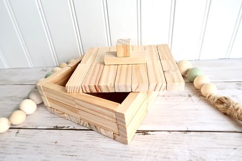 Made this cute trinket/jewelry box out of thumbling blocks game! Super easy and inexpensive Jenga Block Ideas, Farmhouse Diy Projects, Cork Crafts Diy, Jenga Blocks, Burlap Wreath Diy, Dollar Store Diy Projects, Diy Blocks, Wood Block Crafts, Weekend Crafts