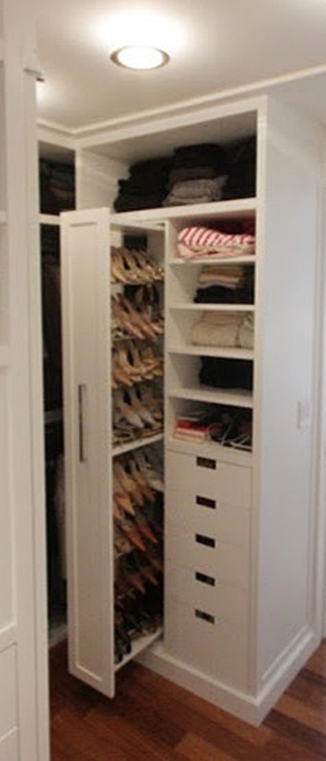 The pull out shoe door closet to save space and find shoes easily. Pull Out Shoe, Organization Closet, Bedroom White, Draw Ideas, Closet Remodel, Bedroom Closet Design, Dream Closets, Closet Makeover, Storage Area