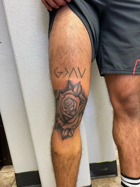 Mens Knee Tattoo Leg Tattoos Men Thigh, Knee Rose Tattoo Men, Man Knee Tattoo, Leg Tattoo Men Shin, Knee Tattoo Men Traditional, Mens Shin Tattoo Ideas, Men’s Knee Tattoo Ideas, Men Knee Tattoo Ideas, Knee Tattoo Men Ideas