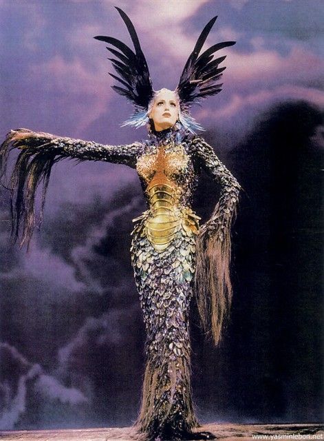 Yasmin Le Bon, 90s Models, Thierry Mugler, Fantasy Costumes, Shrek, Fantasy Fashion, Pics Art, Art Plastique, Larp