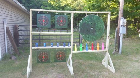 Diy airsoft target Fun Archery Targets, Target Practice Shooting Ideas, 4h Shooting Sports Projects, Diy Archery Target Backstop, Diy Targets For Shooting, Diy Shooting Target, Shooting Range Diy, Shooting Target Ideas, Diy Archery Target