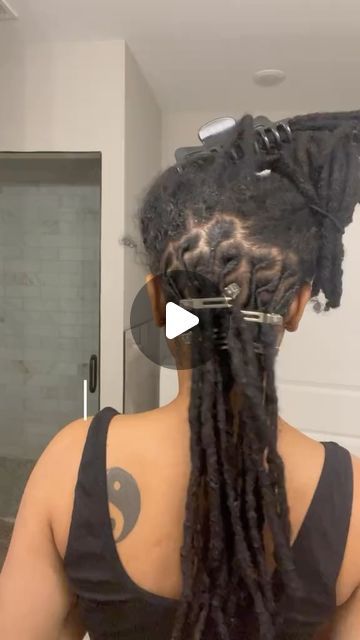 @locstylesforwomen on Instagram: "Retwist for the win 🔥🔥 @crownedbyseana 
•
•
•
•
•
#locstylesforwomen #locupdos #locdhaircommunity #locupdate #locdnotbound #loclife #womenwithlocs #naturalhair #dreadhead #locjourney #naturallocs #locstyles #loccommunity #locs #locd #locbae #locaholics #starterlocs #locdndope #locgang #dreads #locgoddess" Long Starter Loc Styles For Women, Black Women Dreadlocks Hairstyles, Long Locs Black Women, Semi Free Form Locs, Dread Retwist, Dreadlocks Black Women, Semi Freeform Locs, Jah Locs, Black Women Dreadlocks