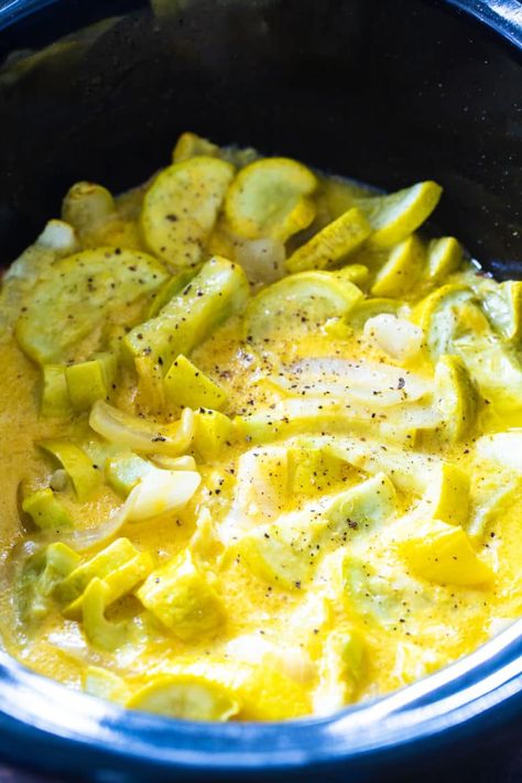 Slow Cooker Cheesy Yellow Squash- only 4 ingredients! Squash In Crockpot, Baked Summer Squash, Cheesy Squash, Crockpot Snacks, Cooking Yellow Squash, Yellow Squash Soup, Yellow Squash Casserole, Summer Squash Recipes, Yellow Squash Recipes