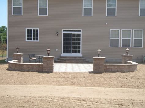 Techo-Bloc Parisian paver patio with Mini-Creta seat walls and piers. Yard With Pavers, Bluestone Path, Sunroom Table, House Courtyard, Pavers Design, Floor Options, Patio Upgrade, Stone Patios, Paver Patios