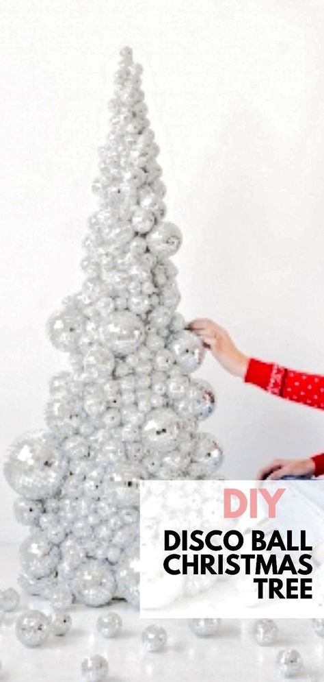 DIY Disco Ball Christmas Tree - easy DIY instructions for you to recreate! Disco Ball Craft, Disco Ball Christmas Tree, Disco Ball Christmas, Diy Disco Ball, Ball Craft, Ball Christmas Tree, Studio Diy, Simple Christmas Tree, Disco Balls