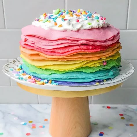 Easy Rainbow Cake, Rainbow Crepe Cake, Cake Crepes, Rainbow Crepe, Oreo Icebox Cake, Rainbow Desserts, Pot Cakes, Cakes To Make, Crepe Cake