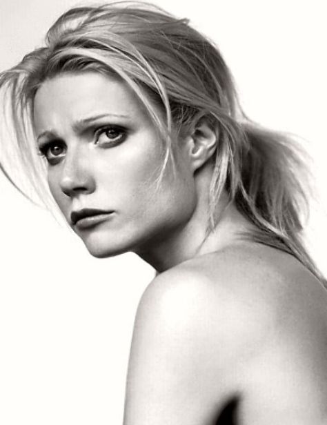 Gwyneth Paltrow Brigitte Lacombe, I Love Cinema, Actrices Hollywood, Foto Poses, Celebrity Portraits, Film Tv, Gwyneth Paltrow, White Photo, Famous Faces