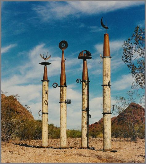 Outdoor Sculpture Ideas, Desert Sculpture, Lawn Sculpture, Waste Art, Garden Totems, Aboriginal Culture, Ancient Statues, Rock Face, Desert Art