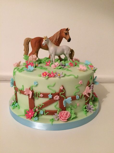 Cute Horse Cake, Country Chic Birthday Cake, Spirit Horse Birthday Cake, Horse Cakes Birthday Girl, Girls Horse Birthday Cake, Cake With Horses Birthday, Birthday Cake Horse Theme, Horse Party Cake, Horse Bday Cake