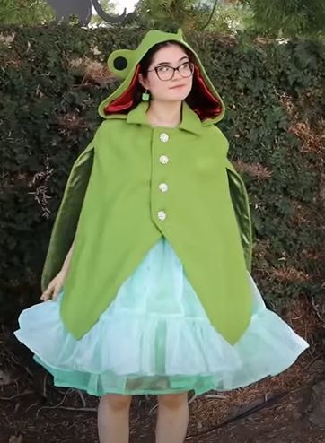 This frog coat and dress was made by Crescent Shay, check her out on youtube Frog Themed Outfit, Crescent Shay, Froggy Outfit, Frog Jacket, Honk Jr, Frog Fairy, Frog Dress, Frog Stuff, Coat And Dress