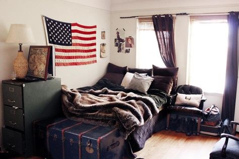 Americana Boy Room, Apartment Decorating For Men, Hollywood House, Western Rooms, Trendy Apartment, Hollywood Homes, Apartment Decorating, Space Decor, Cool Apartments