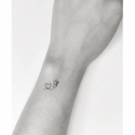 Tattoos With Hearts, Heart Butterfly Tattoo, Butterfly Heart Tattoo, Memorial Tattoos Mom, Playground Tattoo, Heart With Infinity Tattoo, Matching Bff Tattoos, Simple Heart Tattoos, Butterfly Tattoo Stencil