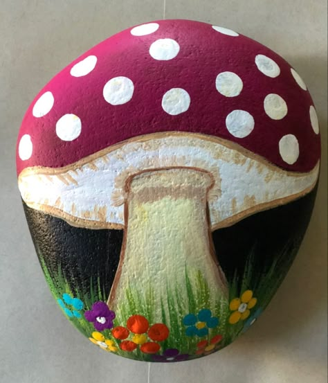 Painted Rocks Mushrooms, Painted Rocks Ideas Easy Flowers, Mushroom Painted Rocks, Rock Painting Ideas Flowers, Rock Painting Ideas For Garden, Mushroom Rock Painting, Mushroom Painting Ideas, Patio Ideas Stone, Exterior House Stone