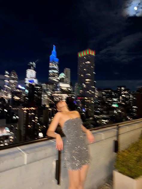 New Years Times Square, New Your City Night, Fancy Night Out Aesthetic, New Years Ig Post, New York Rooftop Aesthetic, New York New Years Eve Aesthetic, New Years Inspo Pics, New York High Society Aesthetic, New Years Aesthetic Pictures