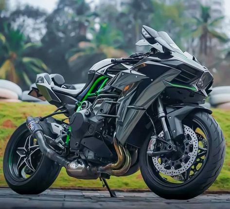 This a amazing bike . It will be suitable for you . This bike is really great .😎 Kawasaki Ninja Bike, Moto Ninja, Kawasaki Ninja H2, Kawasaki Ninja H2r, Kawasaki Heavy Industries, Ninja Bike, Kawasaki H2, Tmax Yamaha, Kawasaki Motor