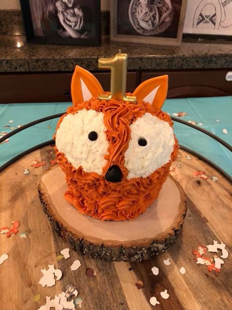 Fox Smash Cake, Fox Birthday Cake, Camping Birthday Cake, Orange Birthday Cake, Fox Birthday Party, Birthday Cake Roses, Fox Cake, Boys 1st Birthday Cake, Animal Birthday Cakes