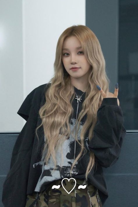 G I Dle Wallpaper, G-idle Yuqi, Bias Kpop, 17 Kpop, Dara Kpop, Extended Play, Kpop Outfits, G I Dle, K Pop Music