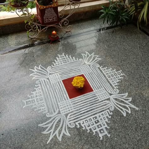 Mandir Rangoli Design, Easy Rangoli Designs Videos, Very Easy Rangoli Designs, Rangoli Designs Photos, Kolam Design, Rangoli Side Designs, Rangoli Designs Latest, Simple Rangoli Designs Images, Simple Rangoli Border Designs