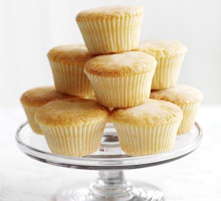 Lemon drizzle cakes Turnip Cake, Food Thoughts, Lemon Drizzle Cake, Australian Vintage, Drizzle Cake, Lemon Drizzle, Fairy Cakes, Bbc Good Food, Warm Cake