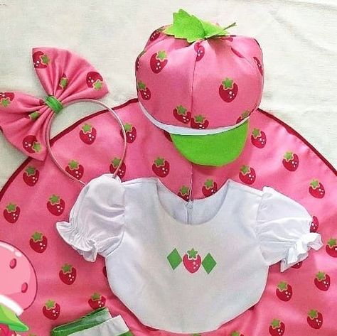 Strawberry Shortcake Costume, Cute Costumes, Nalu, Baby Costumes, Strawberry Shortcake, Florence, Chloe, Halloween Costumes, Dress Shoes