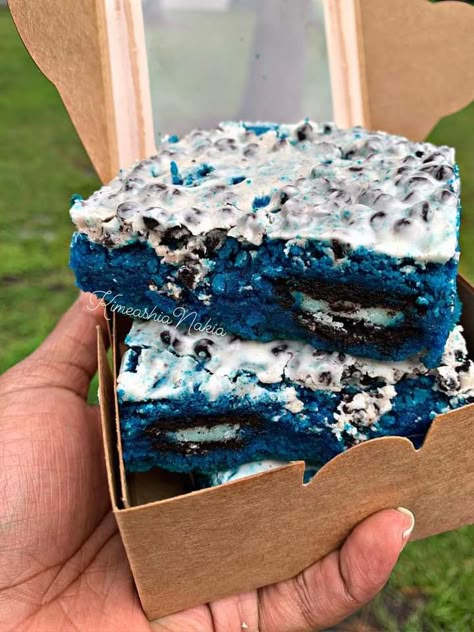 Blue Velvet Cheesecake Brownies, Blue Brownies Recipe, Blue Velvet Oreo Brownies Recipe, Blue Velvet Cookies And Cream Brownies, Blue Velvet Oreo Brownies, Blue Oreo Cake, Blue Velvet Brownies Recipe, Blue Velvet Brownies, Blue Brownies