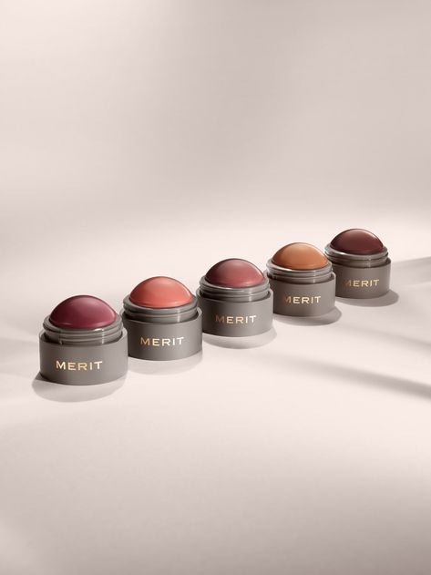 Merit Is the New Minimalist Beauty Brand to Try | Exclusive Details | Allure Minimalist Makeup Packaging, Minimalist Beauty Products, Merit Makeup, Cosmetic Idea, Minimalist Cosmetics, Makeup Branding, Makeup Packaging, Beauty Branding, Minimalist Makeup