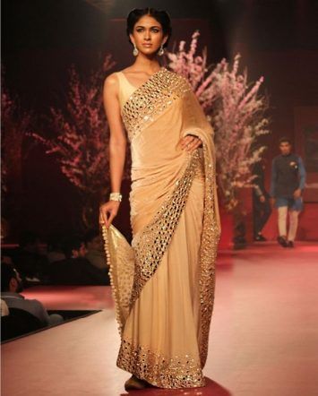 Manish Malhotra Latest saree collection (6) Ivory Sari, Badla Work, Latest Designer Saree, Manish Malhotra Saree, Latest Saree Trends, Best Designer Sarees, Indian Fashion Trends, Designer Sarees Collection, Latest Designer Sarees