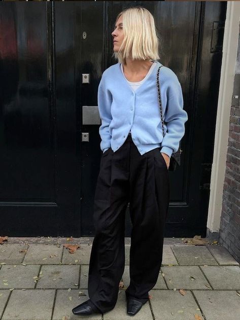 2023/2024 Pants Ideas Style Baggy Pants, Linda Tol, Neutral Pants, Trouser Outfit, Relaxed Trousers, Pant Trends, Baggy Trousers, Baggy Pants, Fashion People