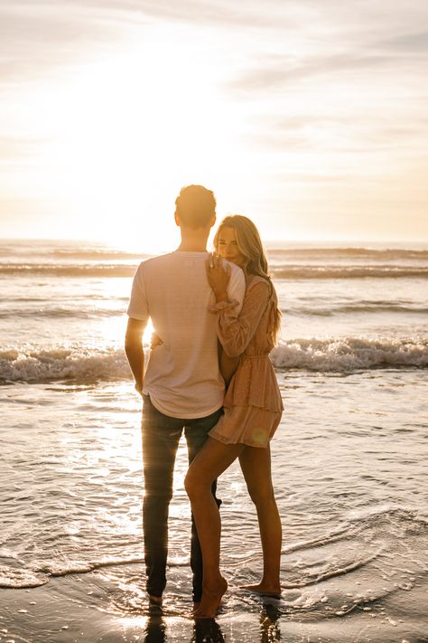 Save The Date Poses Beach, Fun Couples Beach Photoshoot, Couple Photoshoot In Beach, Couples Beach Photoshoot Romantic, Engagement Photoshoot Ideas Beach, Couples Photoshoot Beach, Engagement Photo Shoot Beach, Romantic Beach Photos, Engagement Pictures Beach