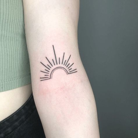 Ray Of Sunshine Tattoo, Rays Of Sunshine Tattoo, Sun Rays Tattoo, Ray Tattoo, Sunshine Tattoo, Sun Tattoo Designs, Tattoo Background, Tattoo Filler, Sun Tattoos