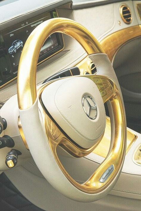 White and Gold BMW interior Mercedes Auto, Luxe Auto's, Gold Car, Cars Classic, Car Goals, Koenigsegg, Whippet, Pure Gold