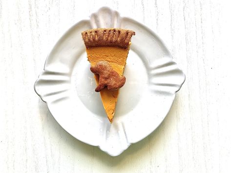 Doggie Pumpkin Pie - The Considerable Cookie Dog Treats No Bake, Turkey Deviled Eggs, Pumpkin Pie Cookies, Easy Dog Treat Recipes, Pumpkin Cookie Recipe, Cookie Toppings, No Bake Peanut Butter, Easy Dog Treats, Easy Pumpkin Pie