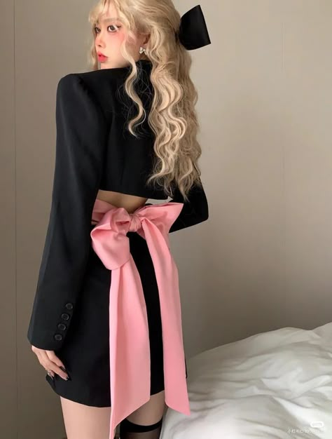 Girly Kpop Outfit, Girly Suit, Black And Pink Outfit, Fashion Collection Inspiration, Bratz Inspired Outfits, Desi Fashion Casual, Kawaii Dress, Stage Outfit, Bow Dress