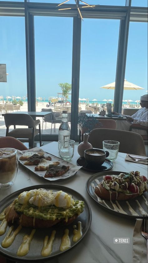 Rich People Breakfast, Rich People Food, Billionaire Lifestyle Luxury Living, At The Sea, People Food, Life Aesthetic, Dubai Travel, Rich People, Billionaire Lifestyle