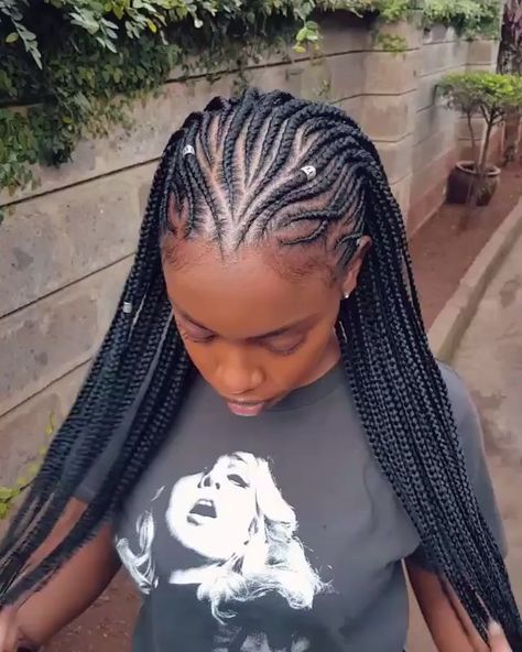 cornrows with beads [Vidéo] | Tresses de cheveux naturels, Coiffure naturelle, Coupe de cheveux enfant Cornrows With Beads, Scalp Braids, Cornrows Braids For Black Women, Cornrows Styles, Braided Hairstyles For Black Women Cornrows, Feed In Braids Hairstyles, African Hair Braiding Styles, Long Box Braids, Braided Cornrow Hairstyles