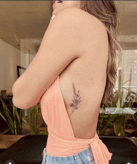 Back Tiny Tattoo Women, Flowers On Side Tattoo, Upper Ribcage Tattoo, Nature Tattoos Back, Best Places For Hidden Tattoos For Women, Women Ribcage Tattoo, Botanical Rib Tattoo, Large Wrist Tattoos For Women, Small Floral Rib Tattoo