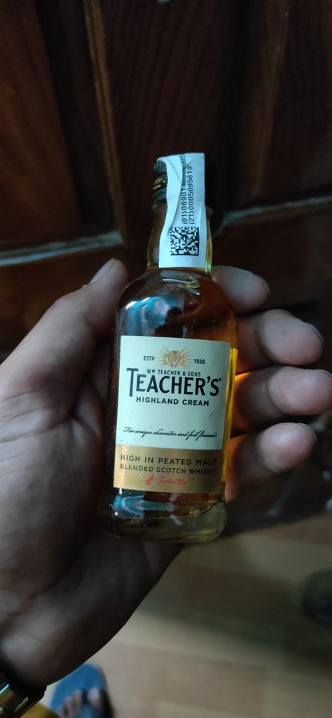 Teachers Whisky, Fun Sleepover Games, Liqueur Drinks, Aesthetic Drinks, Eating Food Funny, Streak Ideas, Alcohol Party, Snap Streak Ideas Easy, Sleepover Games