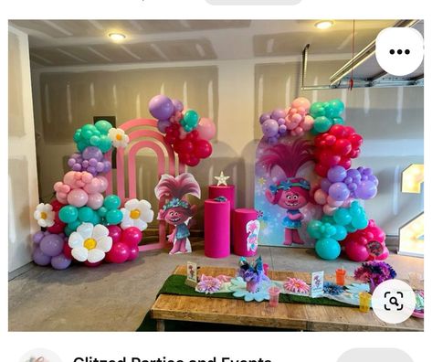 Princess Poppy Birthday Decorations, Trolls Poppy Birthday Party Ideas, Trolls Theme Party, Trolls 1st Birthday Party Girl, Poppy Trolls Birthday Party, Trolls Birthday Decorations, Troll Themed Birthday Party, Trolls Decorations Ideas, Trolls 2nd Birthday Party Ideas