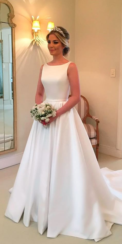 Simple Wedding Dress Short, Meghan Markle Wedding Dress, Prom Elegant, Wedding Dress Guide, Dress Guide, Gowns Prom, Brides Wedding Dress, Princess Wedding Dresses, Perfect Wedding Dress