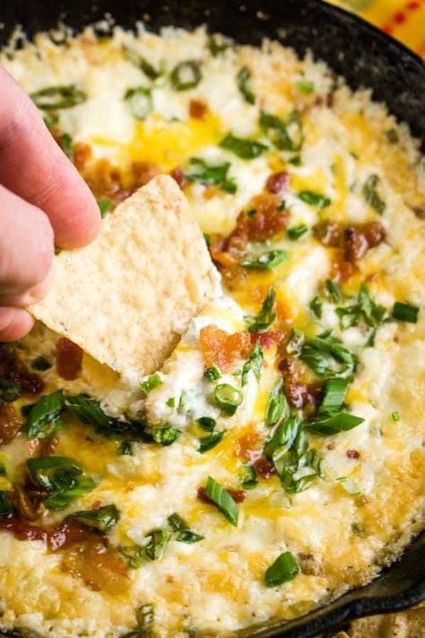 New Years Eve Dips Appetizer Recipes, Blackstone Dip Recipes, Jalapeño Appetizers, Best Jalapeno Popper Dip, Jalapeno Appetizers, Cheese Jalapeno Dip, Delicious Starters, Popper Dip Recipe, Jalapeno Dip Recipes