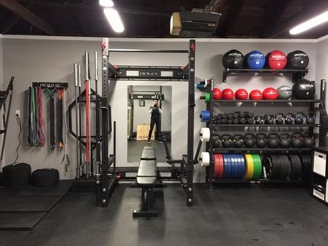 Crossfit Garage Gym, Garage Gyms, Home Gym Basement, Dream Home Gym, Gym Garage, Home Gym Garage, Workout Room Home, Diy Home Gym, Gym Room At Home